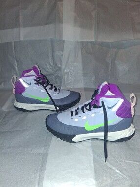Nike Boots Brand New, Women 7.5